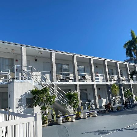 Pelican By The Sea Pompano Beach Exterior photo
