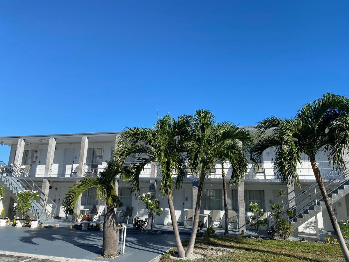 Pelican By The Sea Pompano Beach Exterior photo