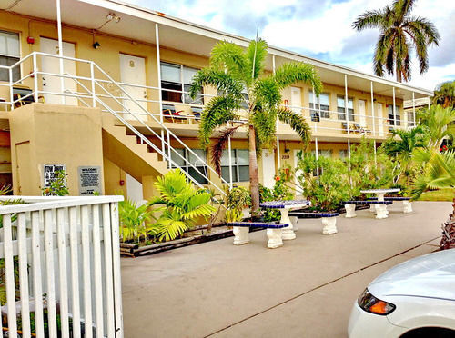 Pelican By The Sea Pompano Beach Exterior photo